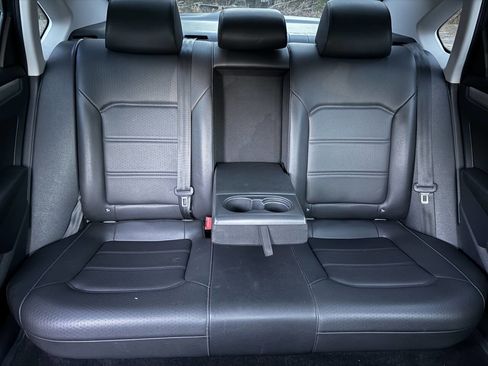 Used 2020 Volkswagen Passat 2.0T SE image 22