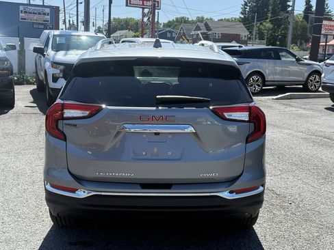 Used 2024 GMC Terrain SLT AWD/4WD image 10