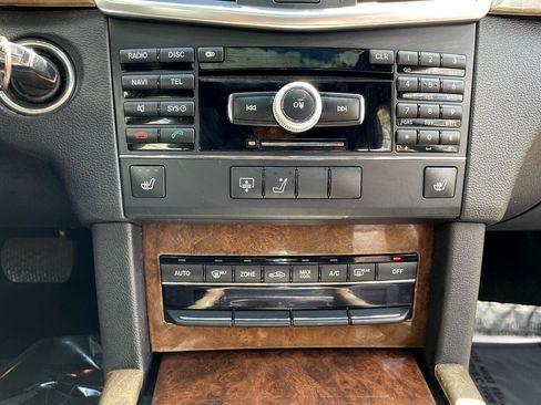 Used 2010 Mercedes-Benz E 350 4MATIC Sedan image 27