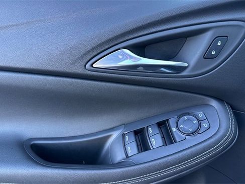 Used 2025 Buick Encore GX Preferred image 11