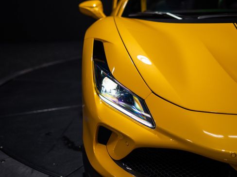 Used 2021 Ferrari F8 Tributo RWD image 37