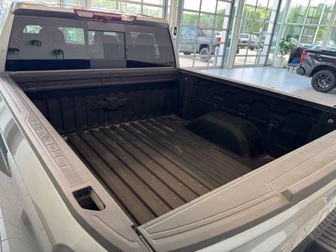 Certified 2025 Chevrolet Silverado 1500 High Country AWD/4WD image 44