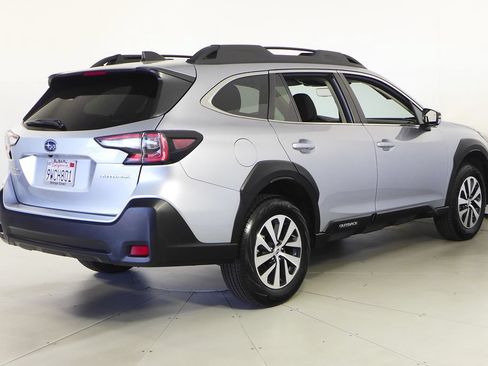 Certified 2025 Subaru Outback Premium AWD/4WD image 7