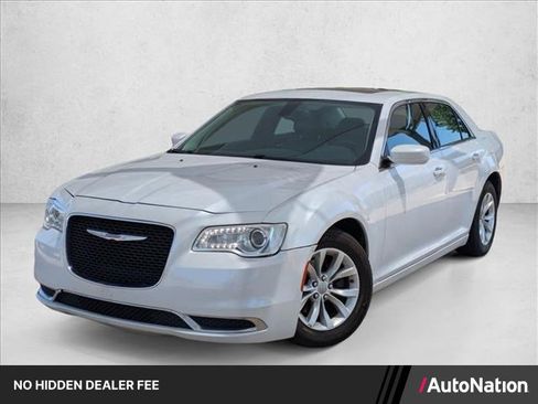 Used 2015 Chrysler 300 Limited RWD image 1