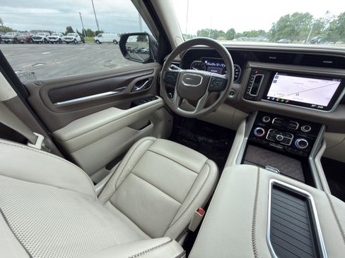 Used 2021 GMC Yukon Denali w/ Denali Premium Package AWD/4WD image 33