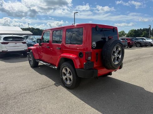 Used 2017 Jeep Wrangler Unlimited Sahara AWD/4WD image 8
