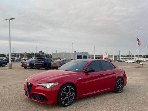 Used 2022 Alfa Romeo Giulia Veloce RWD image 10