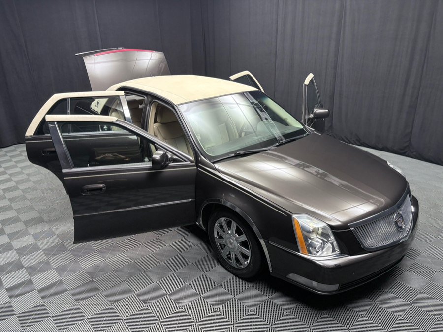 Used 2008 Cadillac DTS FWD image 21