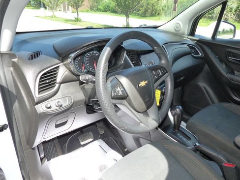 Used 2020 Chevrolet Trax LS w/ Tint and Cruise Package FWD image 20