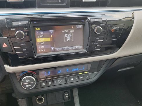 Used 2016 Toyota Corolla LE FWD image 30