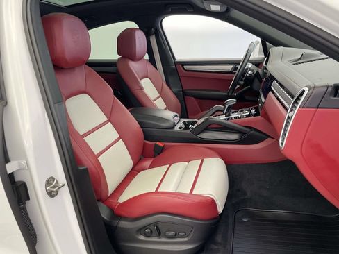 Certified 2022 Porsche Cayenne Platinum Edition AWD/4WD image 23