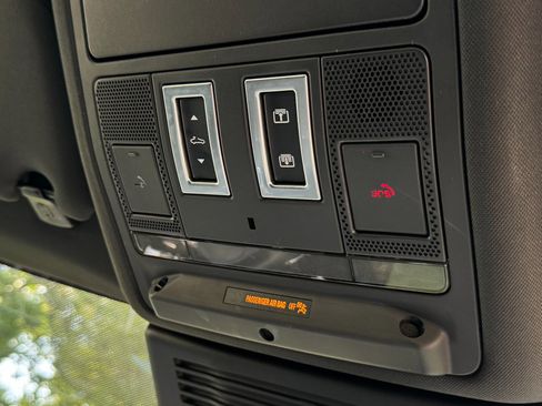 Used 2021 Jaguar XF R-Dynamic SE image 37