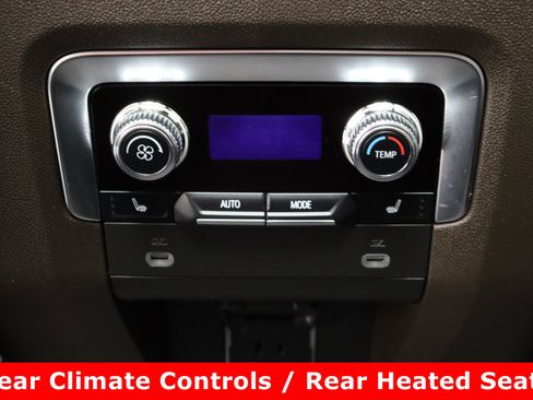 Used 2024 GMC Yukon XL SLT w/ SLT Premium Package image 32