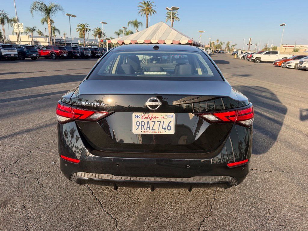 Used 2025 Nissan Sentra SV FWD image 3