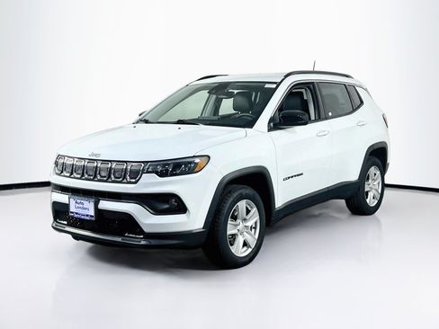 Used 2022 Jeep Compass Latitude w/ Convenience Group AWD/4WD image 1