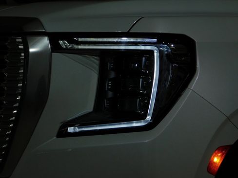 Used 2023 GMC Yukon Denali image 18