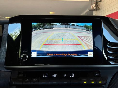 Used 2025 Toyota Camry SE FWD image 31
