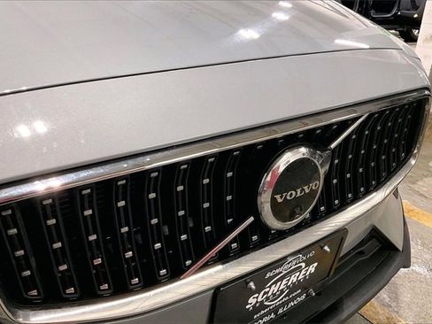 Certified 2025 Volvo V60 B5 Cross Country Plus image 28