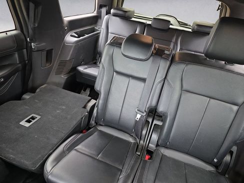 Used 2018 Ford Expedition XLT w/ Equipment Group 202A AWD/4WD image 13