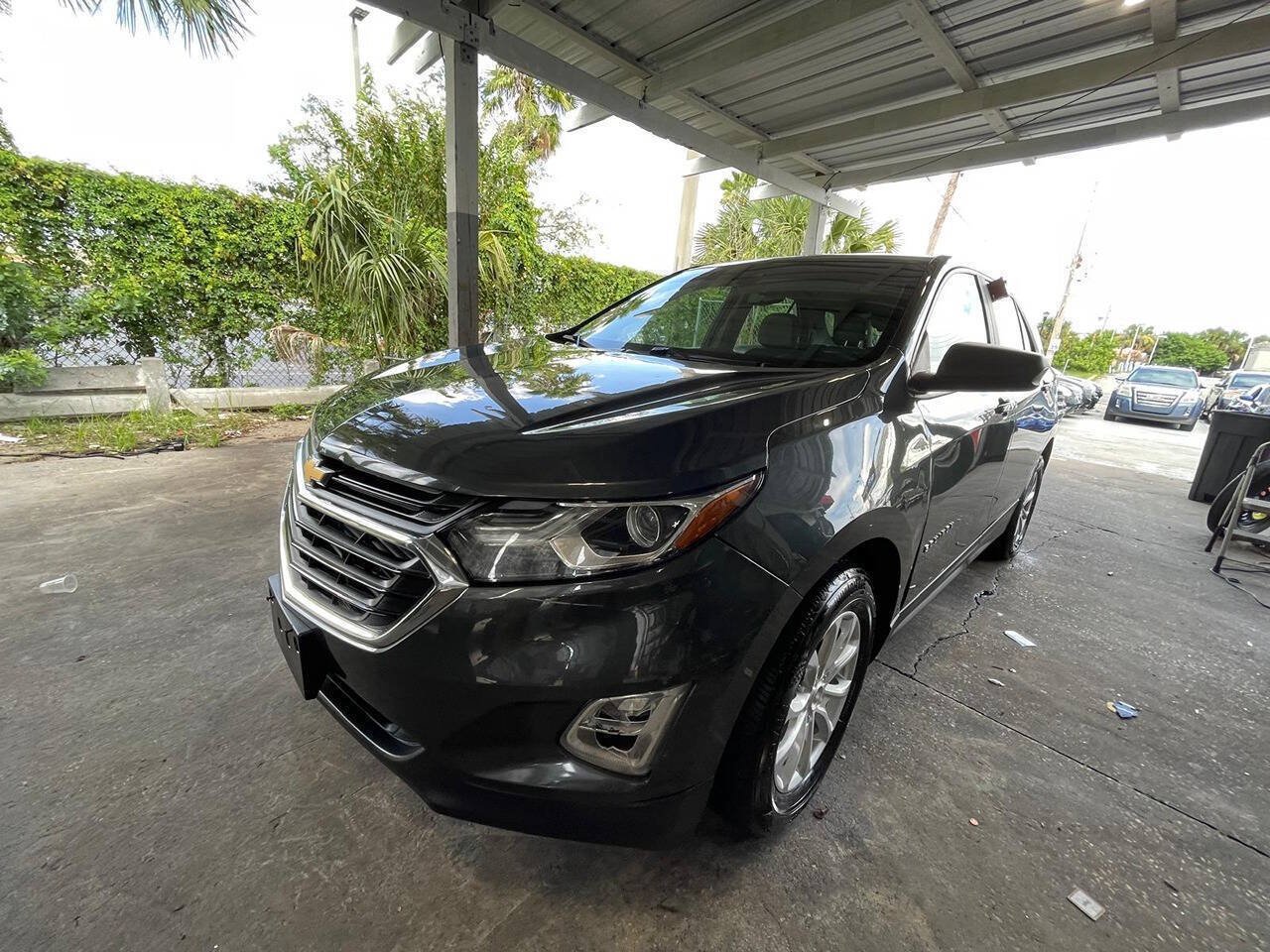 Used 2020 Chevrolet Equinox LS FWD image 2
