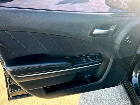 Used 2019 Dodge Charger SXT image 11