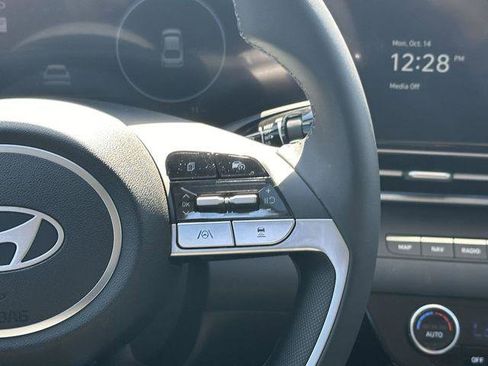 New 2025 Hyundai Elantra SEL image 25