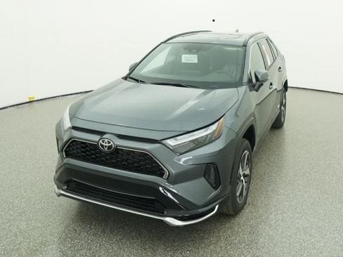 New 2025 Toyota RAV4 SE image 5