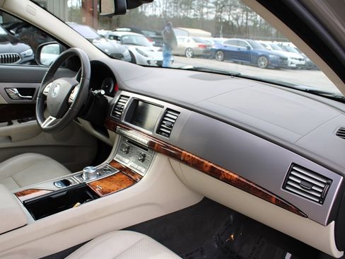 Used 2009 Jaguar XF Premium image 18