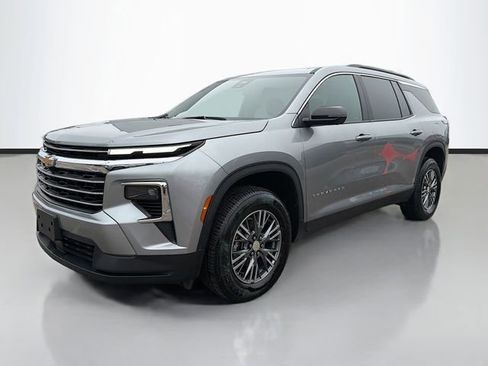 Used 2024 Chevrolet Traverse LT image 7