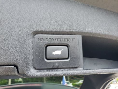 Used 2025 Acura RDX SH-AWD image 9