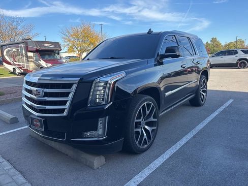 Used 2017 Cadillac Escalade Premium Luxury image 2