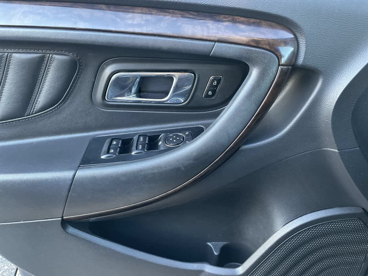 Used 2013 Ford Taurus Limited FWD image 28