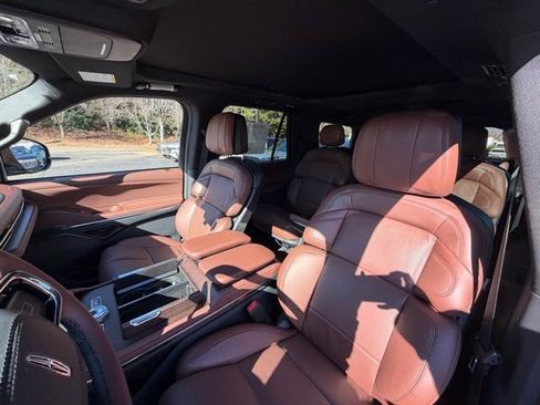 New 2025 Lincoln Navigator Reserve image 13