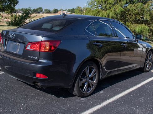 Used 2010 Lexus IS 250 w/ Preferred Accessory Package RWD image 4