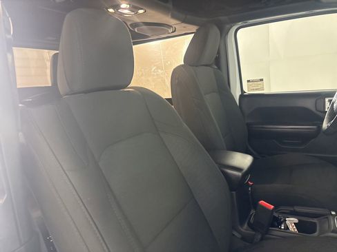 Used 2019 Jeep Wrangler Sport image 23