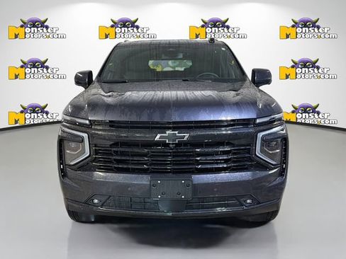 Used 2025 Chevrolet Suburban RST w/ Sun And Tow Package image 2