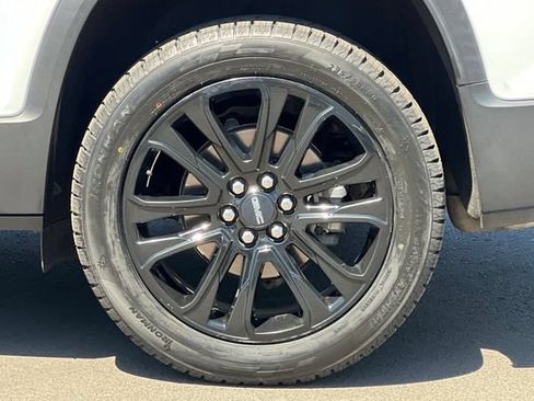 Used 2023 GMC Acadia SLE w/ Driver Convenience Package FWD image 39