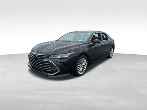 Used 2020 Toyota Avalon Limited image 2