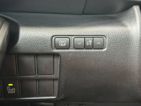 Used 2016 Lexus IS 200t w/ F Sport Package RWD image 28