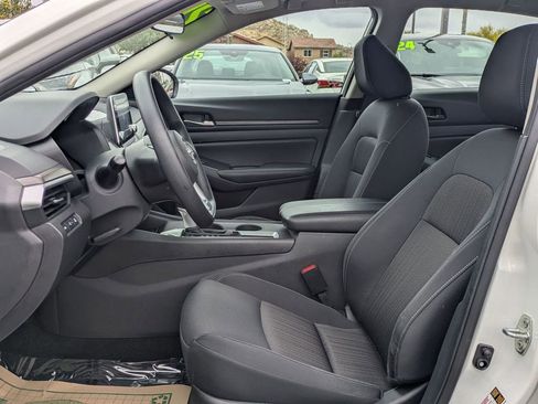 Used 2025 Nissan Altima 2.5 SV image 14