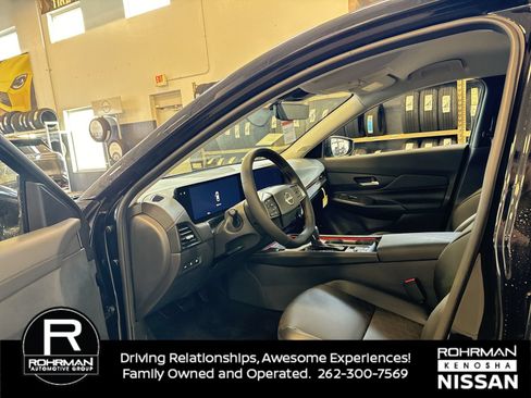 New 2026 Nissan Sentra SR w/ SR Premium Package FWD image 5