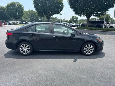 Used 2021 Toyota Corolla LE FWD image 2