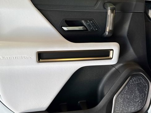 Used 2024 GMC Hummer EV 2X image 17