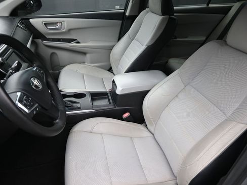 Used 2016 Toyota Camry SE image 14