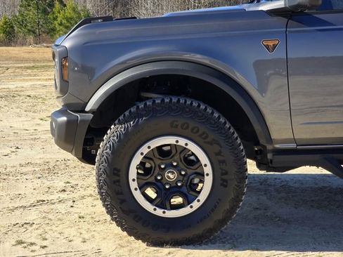 Used 2023 Ford Bronco Badlands image 13
