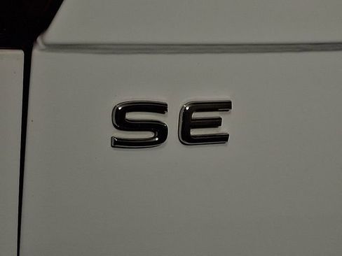 Used 2022 Volkswagen Tiguan SE image 30