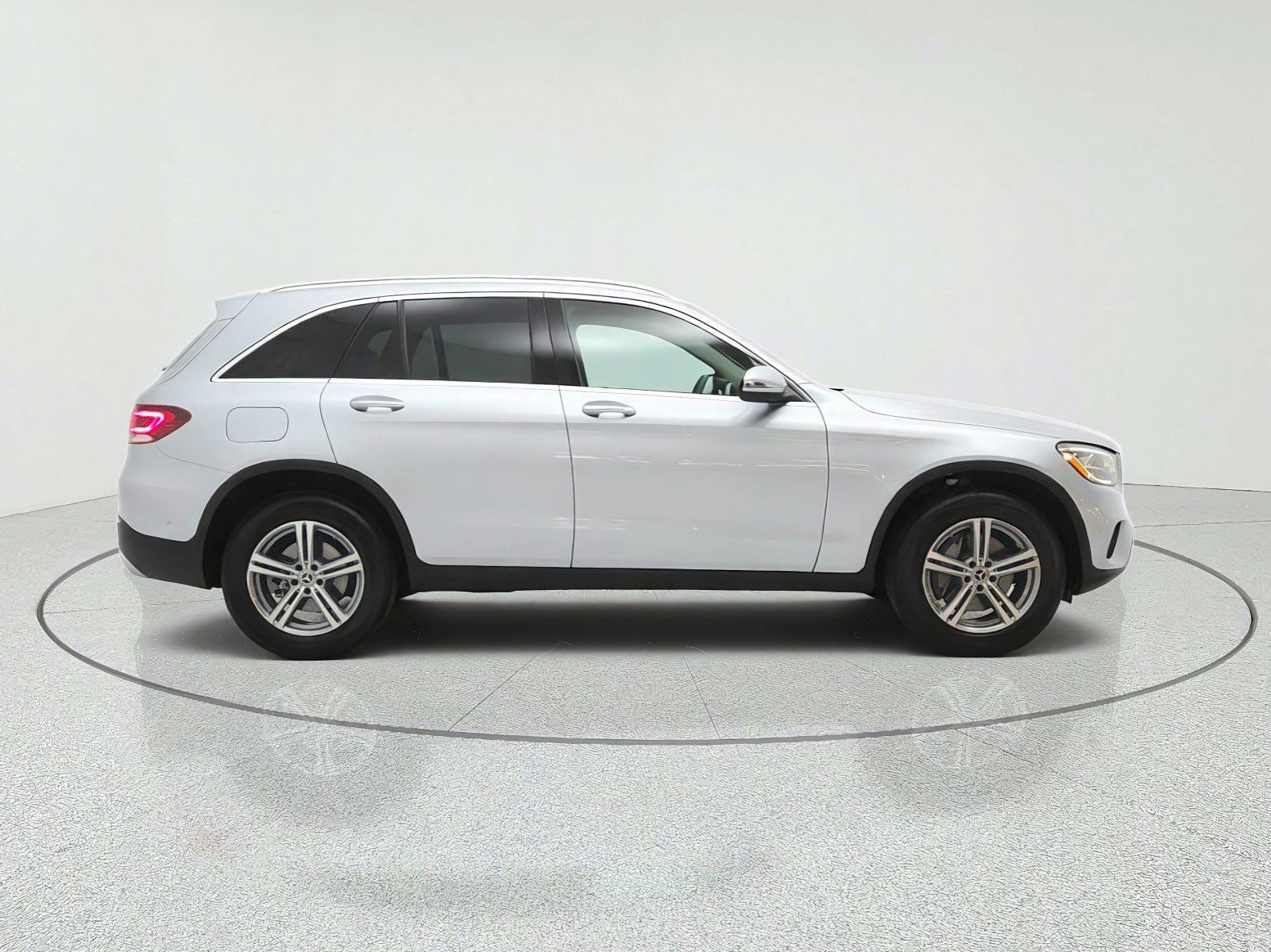 Used 2022 Mercedes-Benz GLC 300 w/ Premium Package Lite image 4