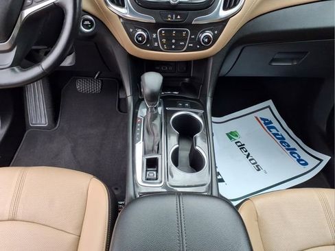 Used 2022 Chevrolet Equinox Premier AWD/4WD image 17