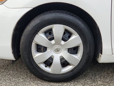 Used 2011 Toyota Camry LE image 8