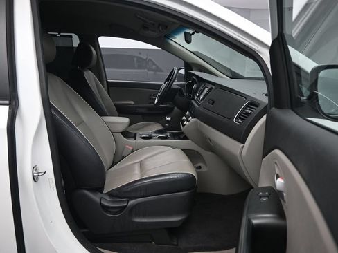 Used 2020 Kia Sedona EX FWD image 28